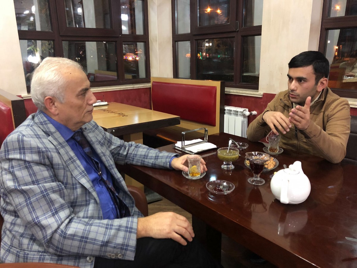 “Əslində şeir yazmaq bir peşə deyil, bu hiss, duyğu, eşq, ruh məsələsidir”