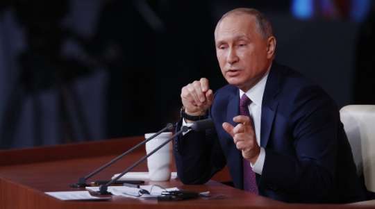 Putindən amerikalı jurnalistə sərt CAVAB: “Siz normal insanlarsınız?”
