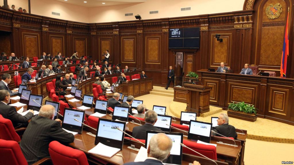 Putin Sarkisyana 100 milyon dollar ayırır