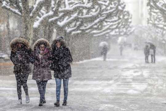 Bakıda sulu qar, rayonlarda qar yağacaq