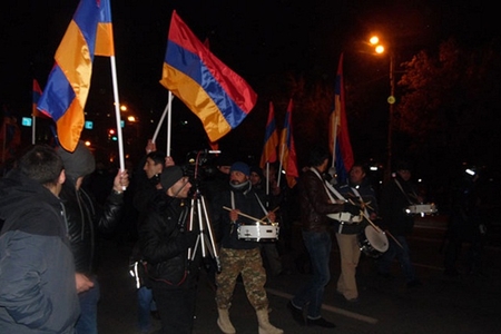 Ermənilər hakimiyyətə qarşı ayağa qalxır