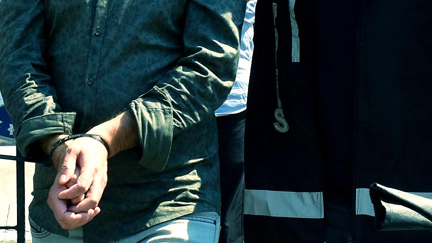 Mağazadan geyim oğurlayan yeniyetmə tutuldu