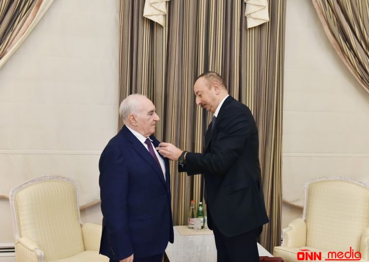 İlham Əliyev deputatı ordenlə təltif edib