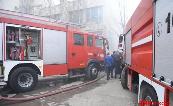 Bakıda çoxmərtəbəli binada yanğın