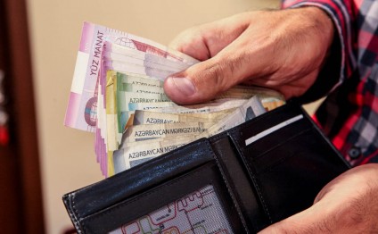 Marketin seyfindən pul oğurlandı