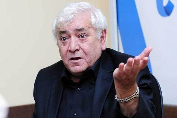 Millət vəkili Rza Rzayevi həm müdafiə, həm tənqid etdi