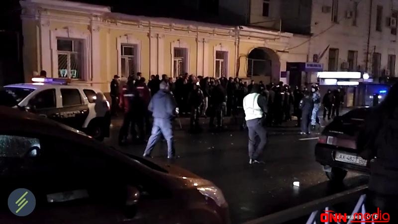 Xarkovda fanatlar arasında kütləvi dava düşdü - VİDEO