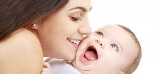 Uşağınızın sizi sevdiyini göstərən 7 işarə