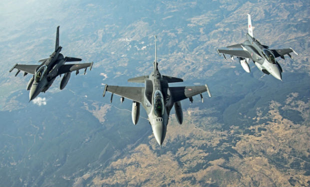 Türk qırıcıları Menbiçdən keçib YPG-ni bombaladı