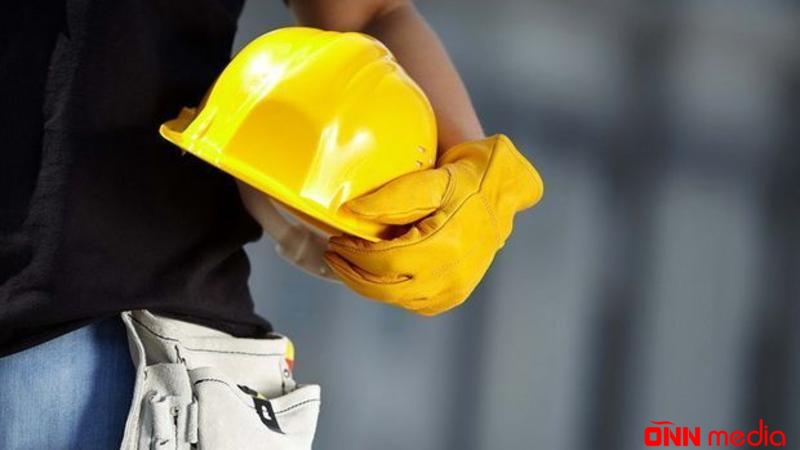Neftçalada tikintidə BƏDBƏXT HADİSƏ: Kranın betonu fəhlələrin üzərinə düşdü