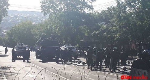 Küçələrə tanklar çıxarıldı-DƏHŞƏT