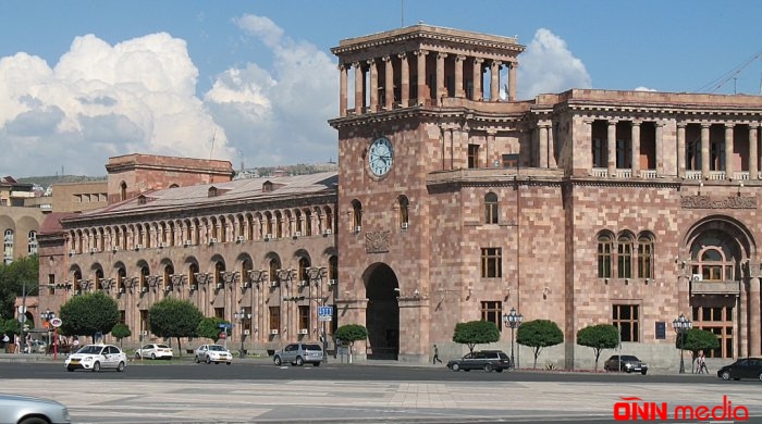 Ermənistan hakimiyyəti parçalanır