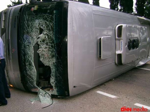 Avtobus körpüdən aşdı- Ölənlər var