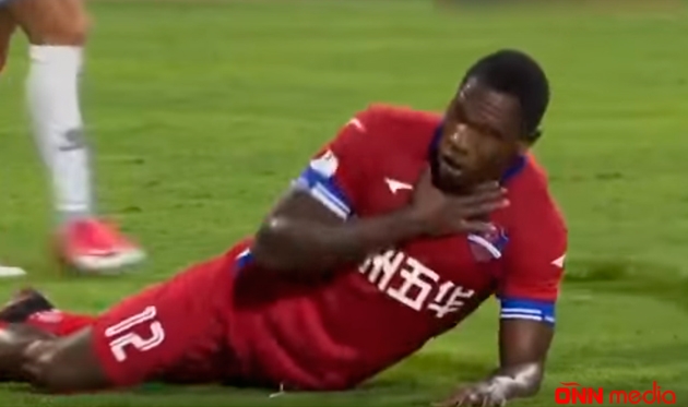 Baş məşqçi futbolçusunu xilas etdi
