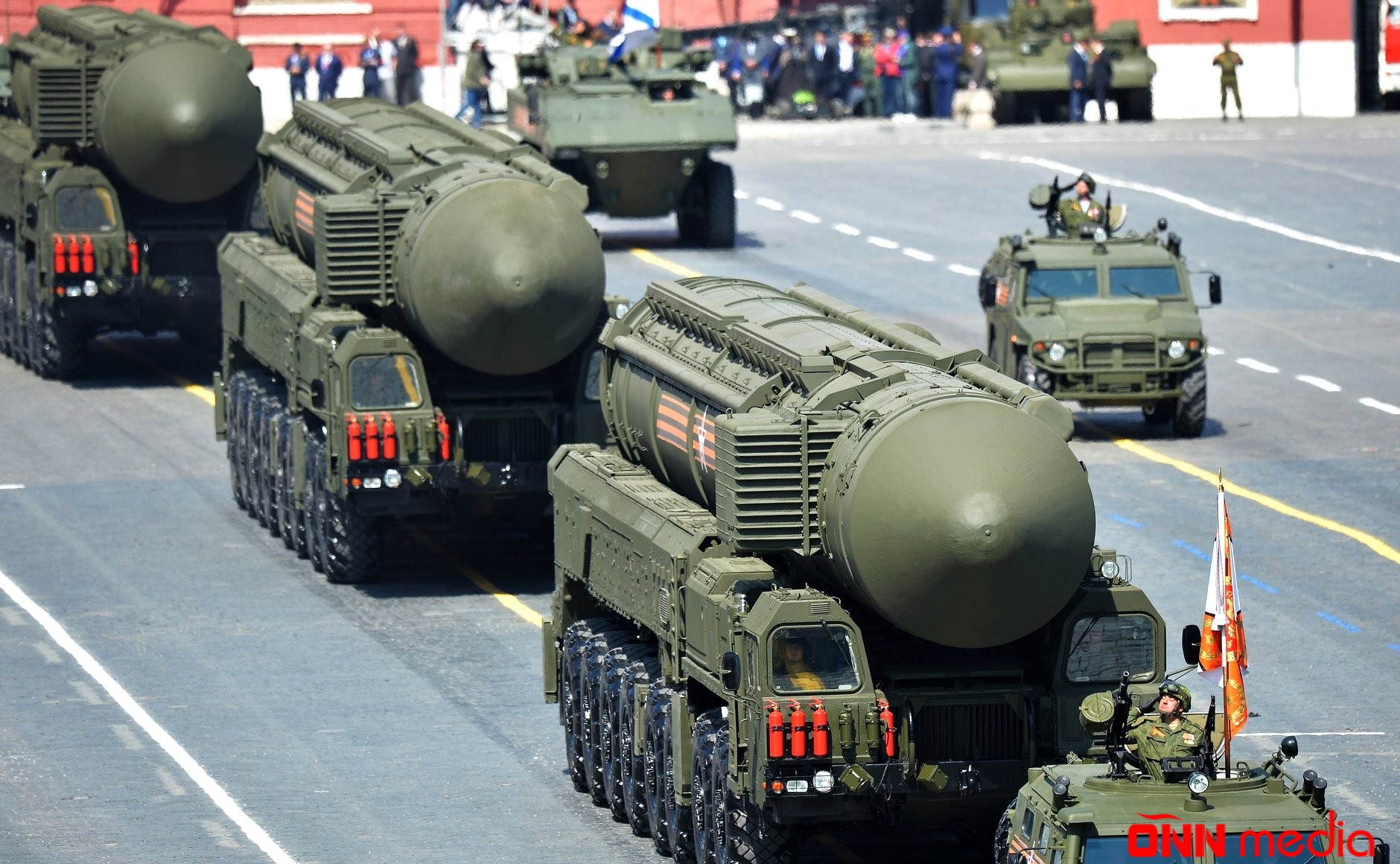Tanklar və raket kompleksləri Moskvaya yeridildi