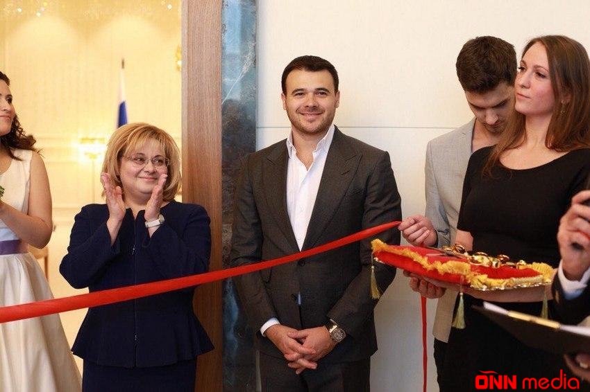 Məşhur müğənni nikah evi açdı