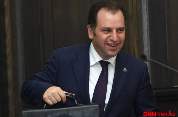 Ermənistanın müdafiə naziri istefa verdi