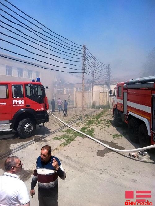 Bakıda məktəb YANIR