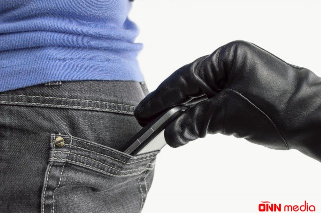 İdman zalından telfon oğurlandı