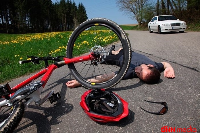 Bakıda qəzaya düşən velosipedçinin velosipedini oğurladılar