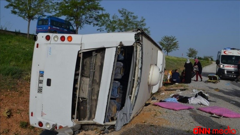 Türkiyədə avtobus aşıb: ölənlər və yaralananlar var