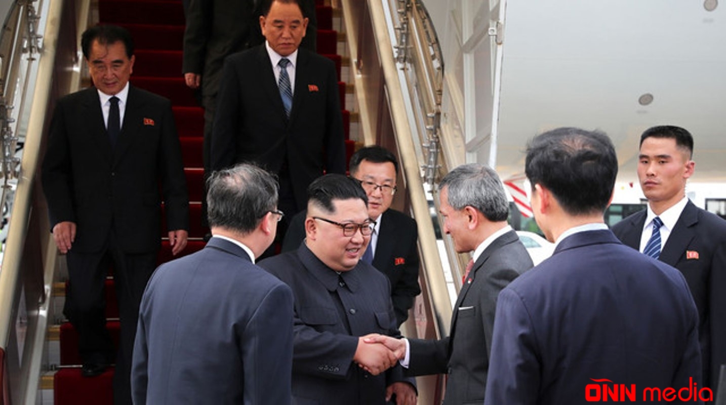 Kim Çen In görüş üçün Sinqapura gəlib