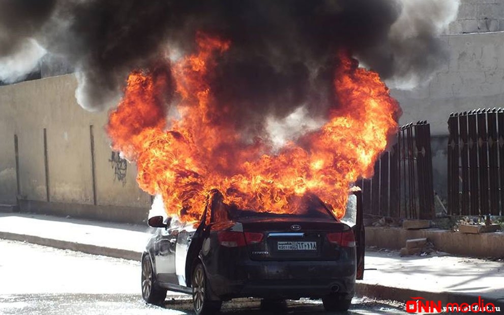 Bakıda "Mercedes" markalı minik avtomobili yanıb