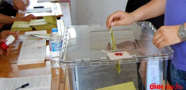 Almaniyada səs vermə davam edir