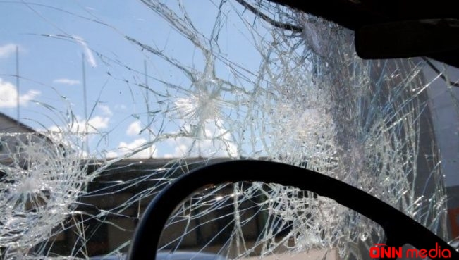 “Mercedes” və “Ford” markalı avtomobillər toqquşub