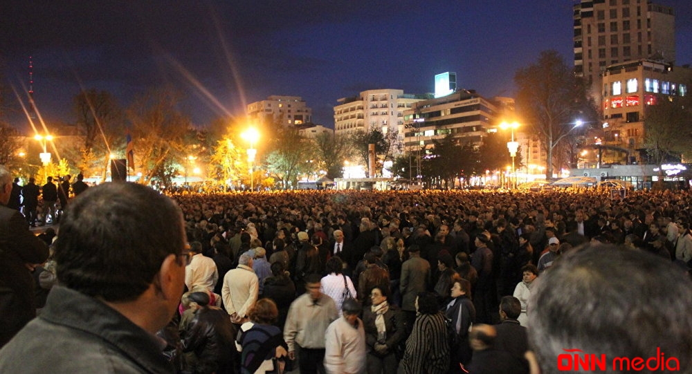 Ermənistanda ara yenə qarışdı