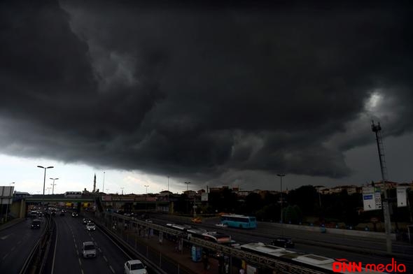 İstanbulda gündüz gecəyə çevrildi