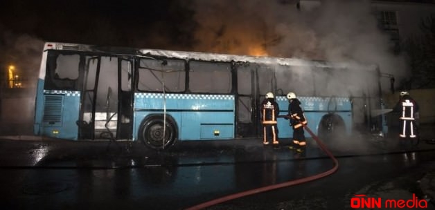 Sərnişin dolu avtobus külə döndü