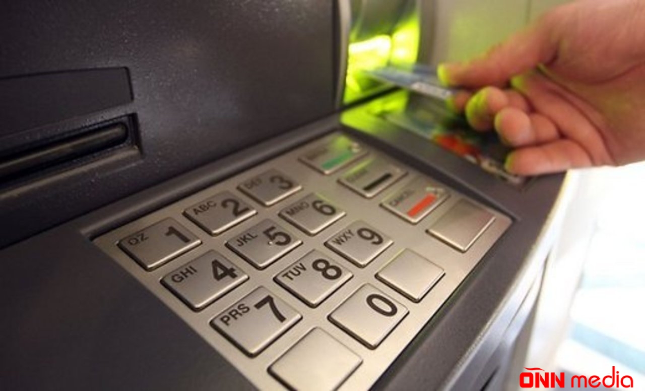 Bankomatdan çıxardığı pulu gənc oğlan oğurladı
