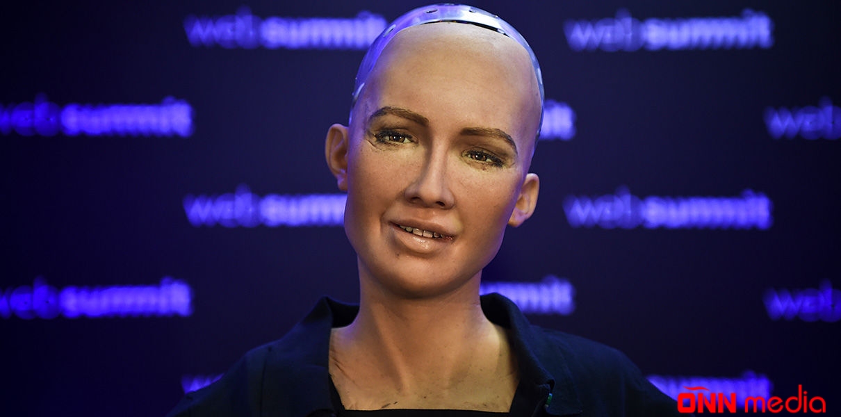 Dünyanın ilk ağıllı robotu Azərbaycan milli geyimini geyinəcək