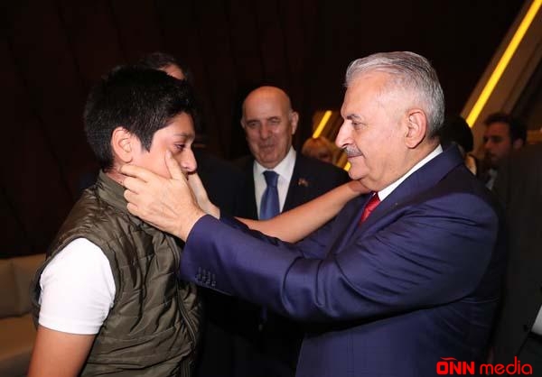 Binəli Yıldırım Bakıda ona yaxınlaşan şagirdi qucaqladı və…