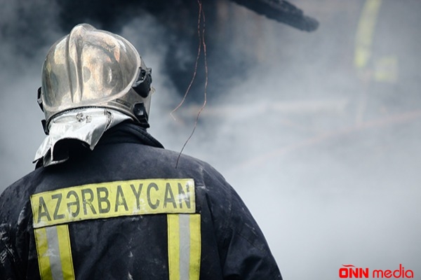 Bakıda iki ev kül oldu