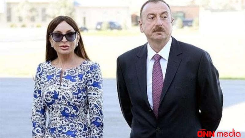 İlham Əliyev və birinci xanım açılışda