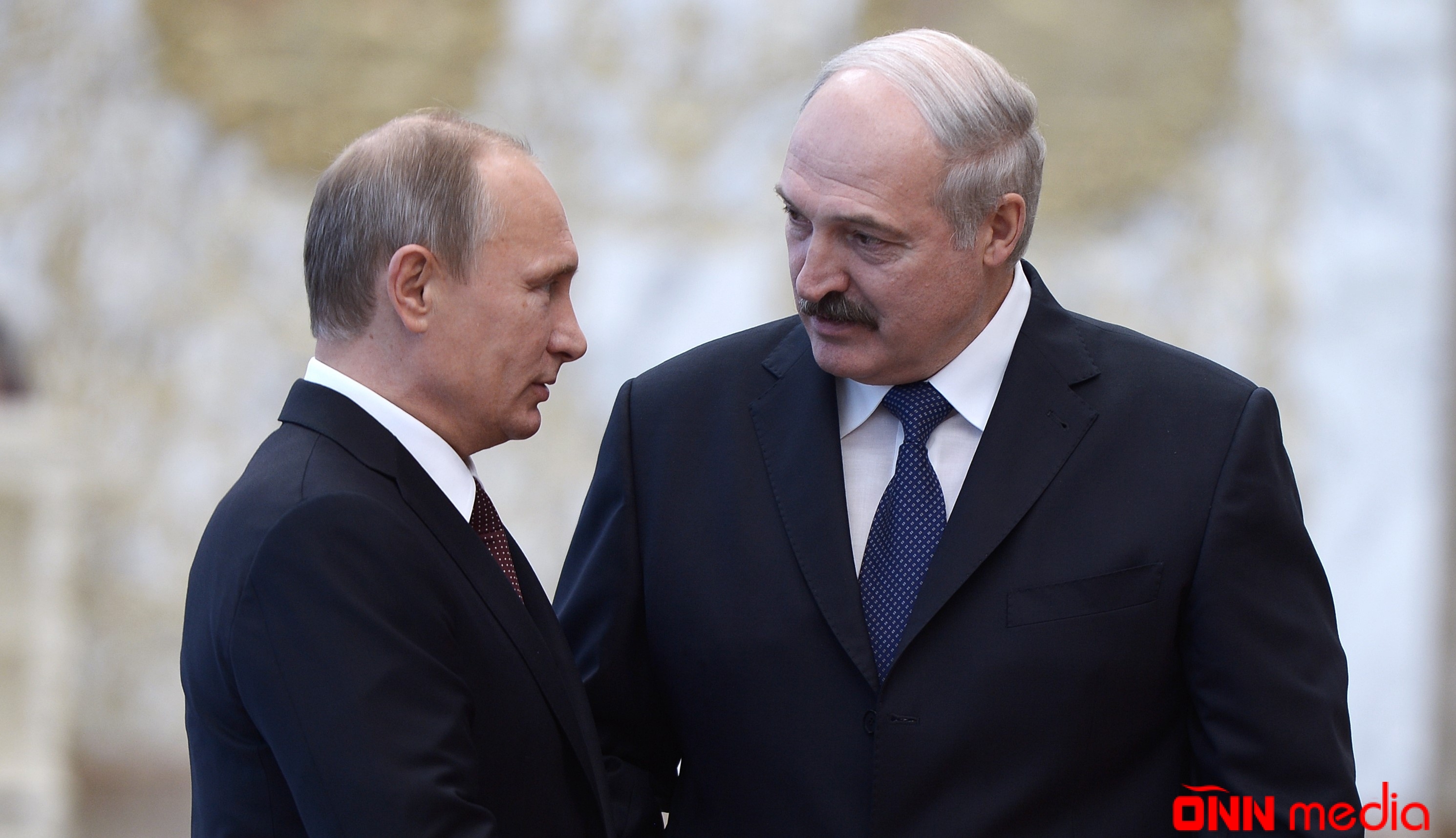 Lukaşenko Putinlə mübahisə etdi, sonra isə...