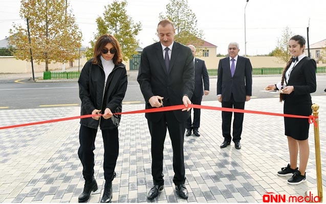 Prezidentlə xanımı məcburi köçkünlər üçün tikilən kompleksin açılışında