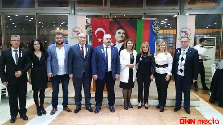 İzmir Azərbaycan Qadınları Kültür Mərkəzi Dərnəyi Polis Evində Azərbaycan Cümhuriyyətinin 100 il dönümüylə bağlı tədbir keçirib