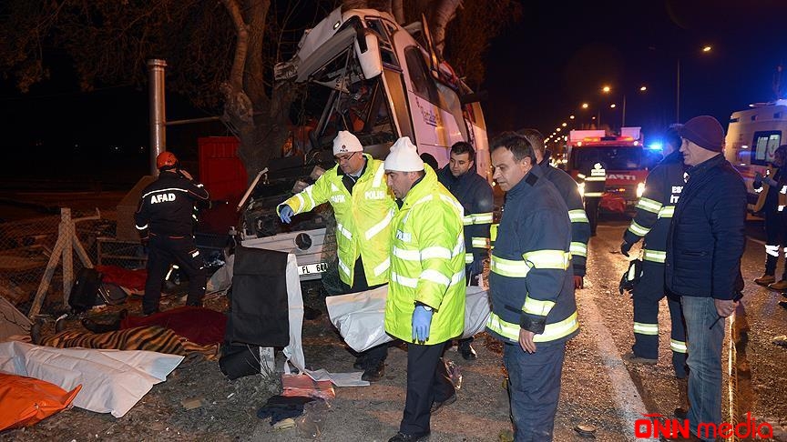 Avtobus qəzaya uğrayıb: 19 nəfər yaralanıb