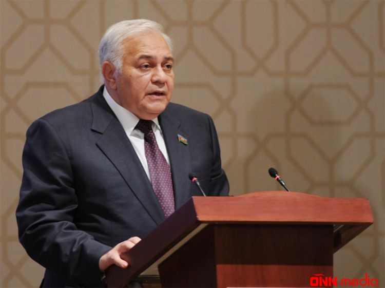 Oqtay Əsədov Həsən Ruhani ilə görüşüb