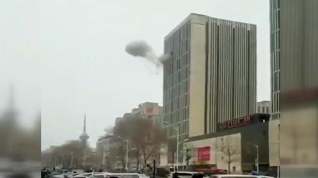 Ticarət mərkəzində PARTLAYIŞ- Ölən var