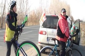 Turist Azərbaycana təktəkərli velosipedlə gəldi - Video