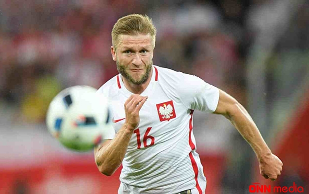 Polşalı futbolçudan örnək addım