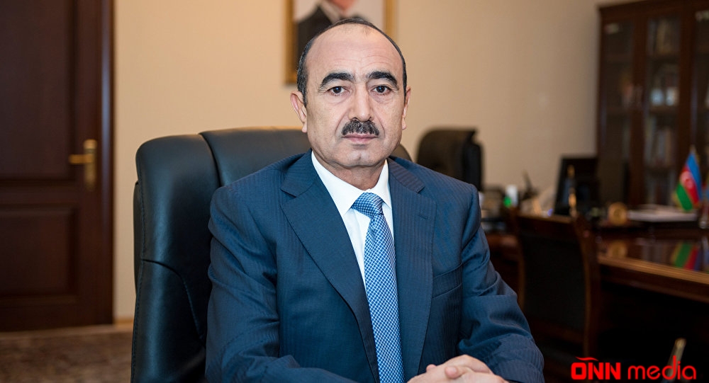 Əli Həsənov könüllü gənclərdən yazdı