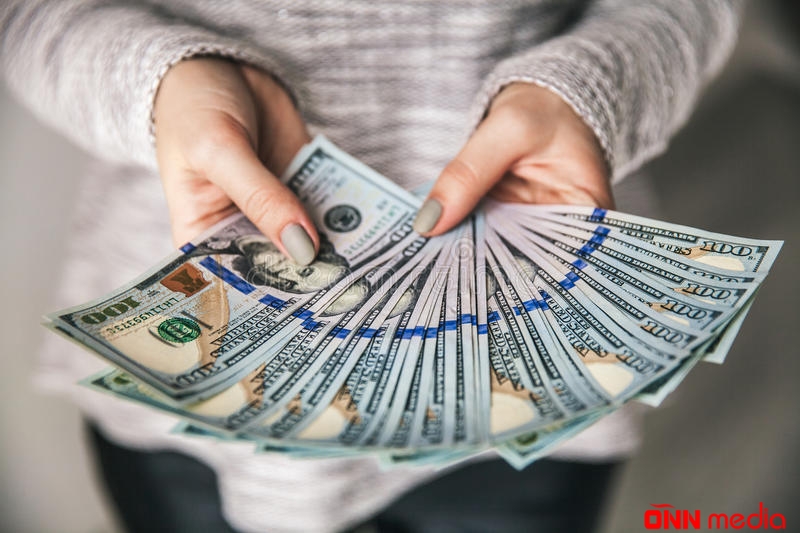 Dollar almaq istəyənlərin DİQQƏTİNƏ