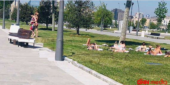 Bakı bulvarında ŞOK MƏNZƏRƏ: Lüt qızlar günəş altında…
