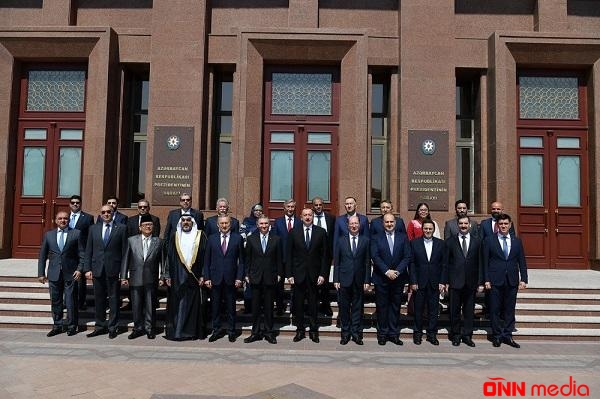 İlham Əliyev müsəlman diplomatlarla görüşdü