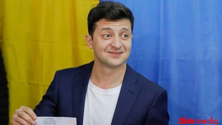 Yunker Zelenskini ələ saldı: Poroşenkoya oxşayırsan